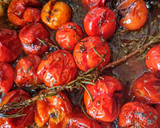 Foto del paso 3 de la receta: Tomates cherry asados con hierbas aromáticas 🍅