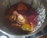Foto del paso 2 de la receta: Sopa de tomate con remolacha con salsa de yogurt griego