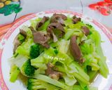 Hình bước làm 5 của món Tim heo xào bông cải xanh,su su và bắp cải