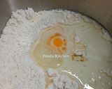 Foto langkah ke 3 dari resep Strawberry Cream Cheese Crumble Bread.