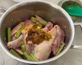 A picture of step 1 of Steamed Free Range Chicken With Lemongrass.