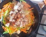 Foto del paso 2 de la receta: Salteado vegetariano c/ tofu y couz couz