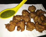 A picture of step 7 of Kuttu pakoda With green chutney.