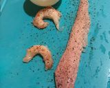 Foto del paso 1 de la receta: Pescado y langostinos en cebolla