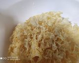 A picture of step 1 of White fungus soup (dessert).