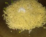 Foto langkah ke 5 dari resep Mie Goreng Cepat dan Simple Banget.