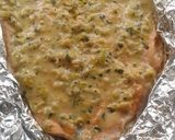 Foto del paso 4 de la receta: Trucha al horno bañada con crema de ajo y hojas de apio!