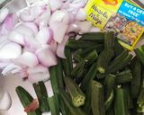 A picture of step 1 of Masala Bhindi.