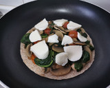 Foto del paso 2 de la receta: Quesadillas de espinacas y champiñones 🥬🍄🌮