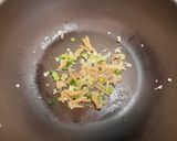 A picture of step 2 of Stir-Fried Clams.