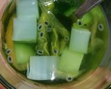 Foto langkah ke 2 dari resep Es Melon Kuning Selasih.