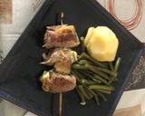 Foto del paso 6 de la receta Judías verdes hervidas con patatas y rollitos de solomillo con lámina de calabacín y queso