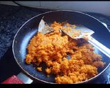 A picture of step 2 of Gajar halwa.