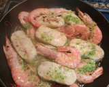 Foto del paso 3 de la receta: Merluza con langostinos y patatas