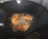 Foto langkah ke 3 dari resep Sayap Ayam Asam Manis, Awet crispy nya.
