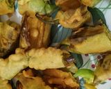 A picture of step 4 of Mirchi pakoda.