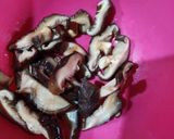 Foto langkah ke 1 dari resep Salmon Jamur Kukus.