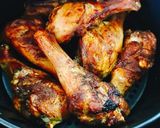 Hình bước làm 2 của món Đùi gà ướp ngũ vị chiên bằng nồi chiên không dầu/Air Fryer