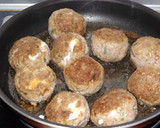Foto del paso 3 de la receta: Albóndigas especiales de carnes variadas con salsa de vino