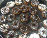 A picture of step 4 of Easy Doughnuts.