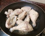 A picture of step 1 of Chicken malai mathi.