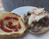 Foto del paso 9 de la receta: Sándwich de carne🥩, cebolla🧀caramelizada🌰 y queso🥯