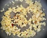 Foto del paso 3 de la receta: Medallón de solomillo con monchetas en salsa de vermouth y huevo frito