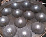 A picture of step 5 of Mini Cake Bombs.