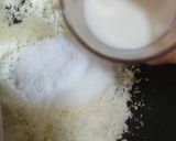 صورة لخطوة 2 من وصفة كرات جوز الهند 🥥 بالحليب
