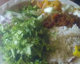 A picture of step 3 of White rice wt tarugu sauce n veggies.