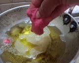 A picture of step 4 of Dahi Bhalla.