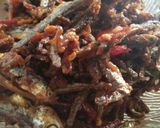 Foto langkah ke 3 dari resep Sambal teri kering pedas.