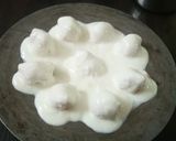 A picture of step 5 of Dahi bhalla.