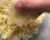 A picture of step 2 of Instant noodles pakoray.