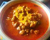 A picture of step 4 of Kale chane ki curry (tarri).