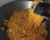 Foto langkah ke 5 dari resep Mie goreng dari mie lidi.