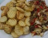 A picture of step 7 of Fried potatoes and cabbage sauces.