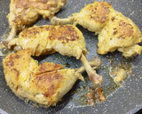 Serpenyőben vajon sült csirkecomb gluténmentesen recept fázis 3 fotója