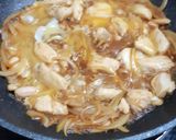 รูปขั้นตอนการทำที่ 2 ของ ข้าวราดผัดไก่หอมใหญ่และไข่