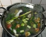 Foto langkah ke 3 dari resep Sup ikan patin kuah kuning (W#45).