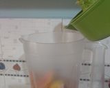 A picture of step 4 of Guava Orange juice.