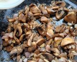 A picture of step 4 of Creamy Garlic Mushrooms.