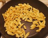 Une image de l'étape 4 de Spaetzles à la Carbonara.