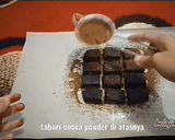 Foto langkah ke 4 dari resep Chocolate Truffle 2 Bahan Masak di Rice Cooker.