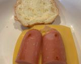 Hình bước làm 3 của món Hamburger Xúc Xích Phô Mai