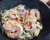 รูปขั้นตอนการทำที่ 1 ของ กุ้งผัดพริกขิงมันกุ้ง(สูตรเค็มหวานมันเผ็ดร้อนสดชื่นครบรส)