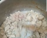 A picture of step 5 of Chicken &vegetable samosas.