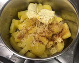 Foto del paso 3 de la receta: Parmentier de patata y batata, champiñones y huevo poche con aceite de trufa