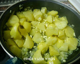 Foto del paso 2 de la receta: Níscalos con patatas