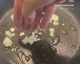Foto del paso 2 de la receta: Huevos fritos en queso feta (receta viral Tik Tok)